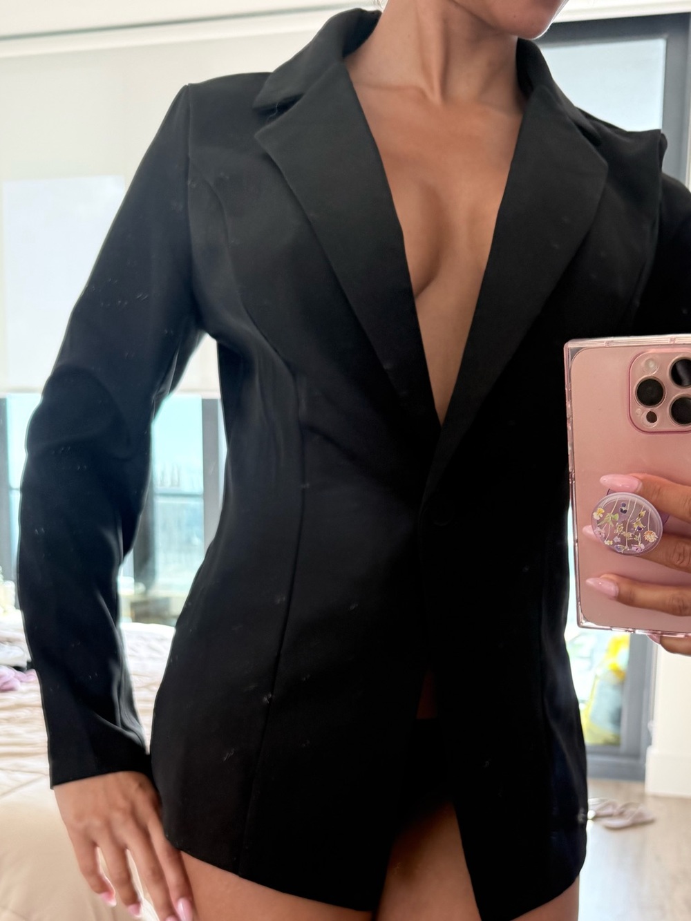 Black Women's Tailored Blazer Jacket - Sleek Single-Breasted Style